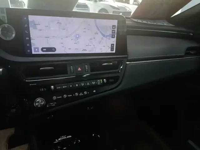 Lexus ES — Фото автомобиля 9