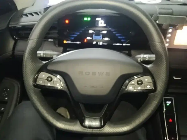 Roewe i5 — Фото автомобиля 10