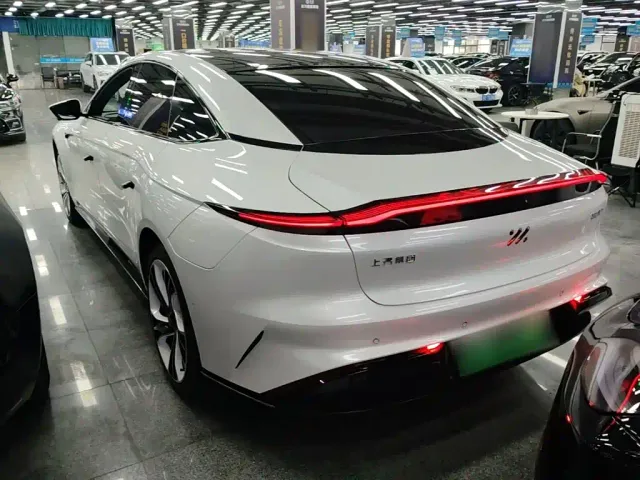 IM Motors L7 — Фото автомобиля 4