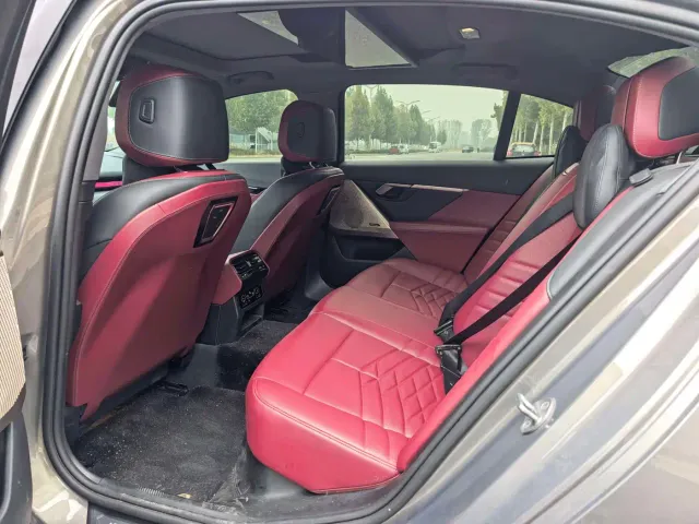 BMW i5 — Фото автомобиля 5