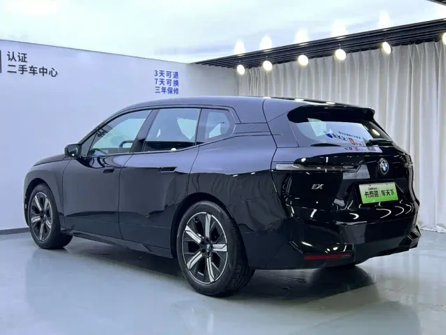 BMW iX — Фото автомобиля 4
