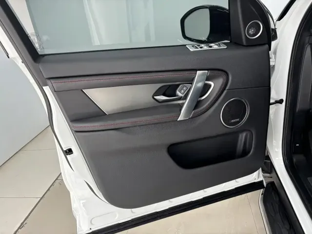 Land Rover Discovery Sport — Фото автомобиля 10