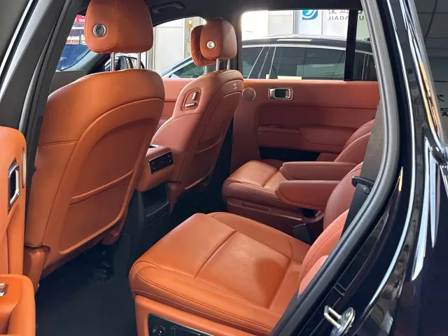 Li Auto L8 — Фото автомобиля 5