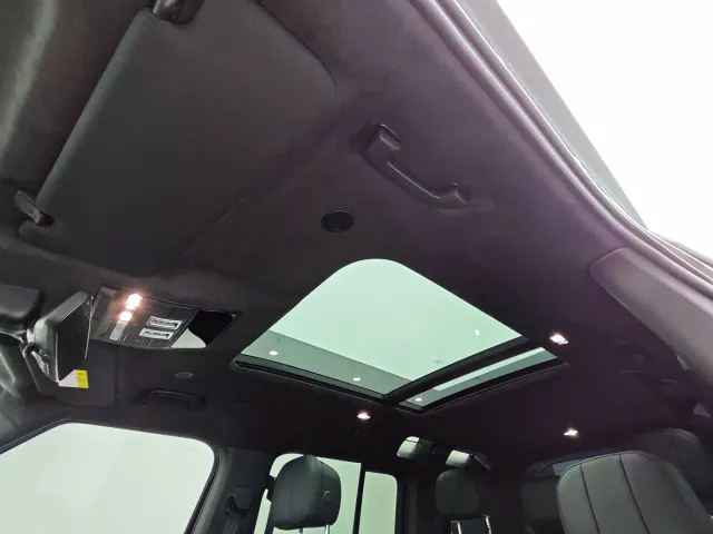 Land Rover Defender — Фото автомобиля 10