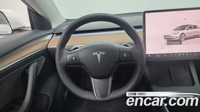 Tesla Model 3 — Фото автомобиля 12