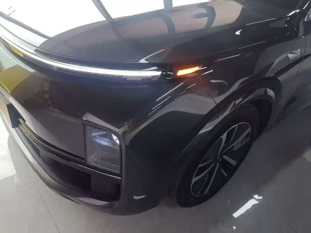 Li Auto L8 — Фото автомобиля 23