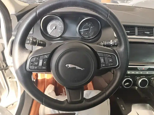 Jaguar E-PACE — Фото автомобиля 10