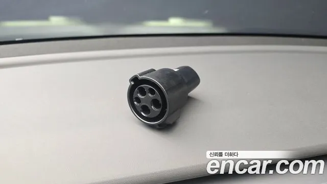 Tesla Model Y — Фото автомобиля 30