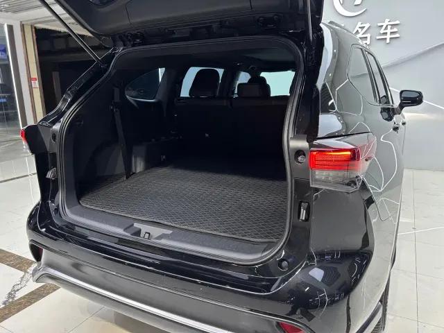 Toyota Crown Kluger — Фото автомобиля 15