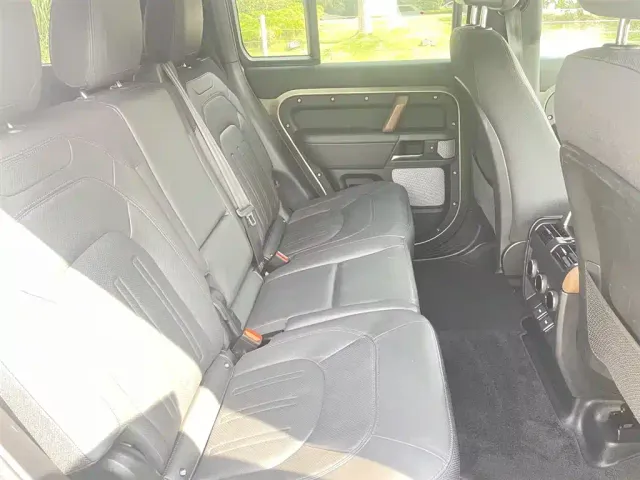 Land Rover Defender — Фото автомобиля 14