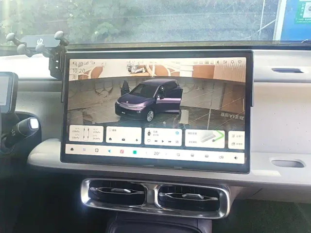 Leapmotor B10 — Фото автомобиля 12