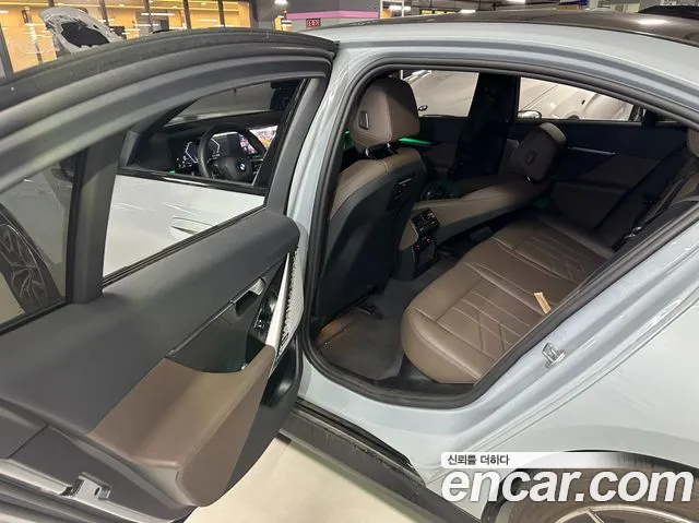 BMW 5 Series G60 — Фото автомобиля 12