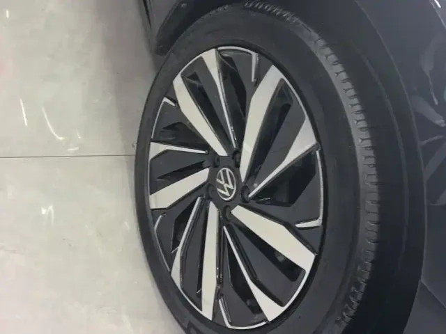 Volkswagen Passat — Фото автомобиля 6
