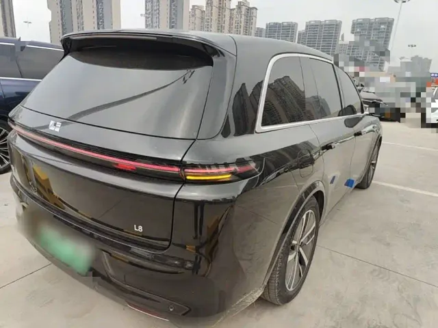 Li Auto L8 — Фото автомобиля 6