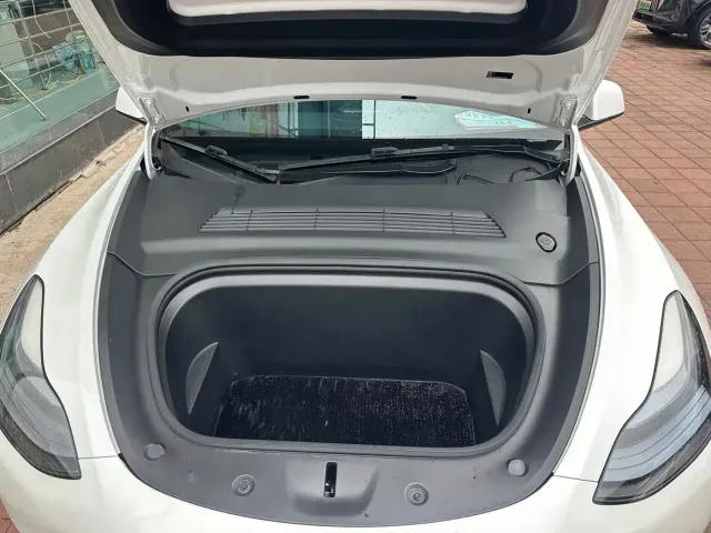 Tesla Model Y — Фото автомобиля 4