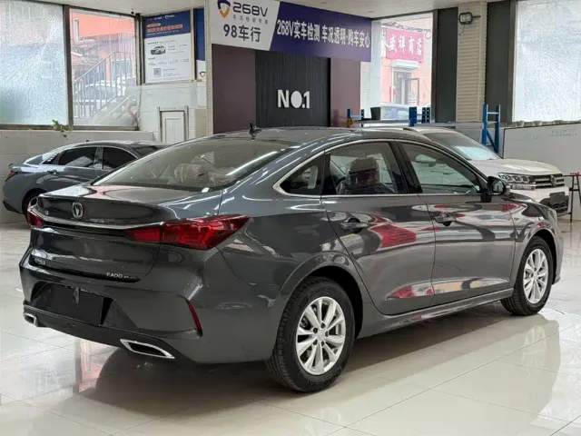 Changan Eado — Фото автомобиля 4