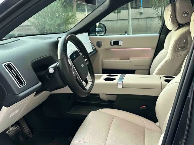 Li Auto L9 — Фото автомобиля 8