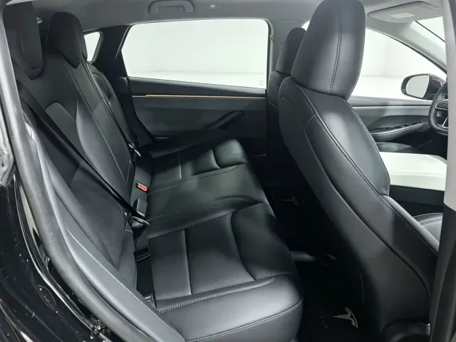 Tesla Model 3 — Фото автомобиля 9