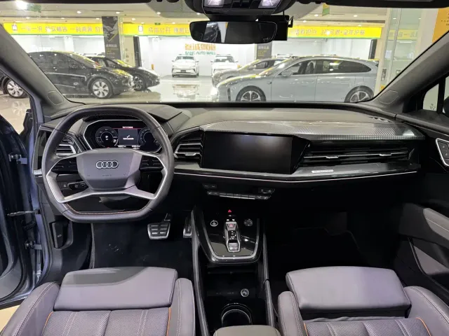 Audi Q4 e-tron — Фото автомобиля 11