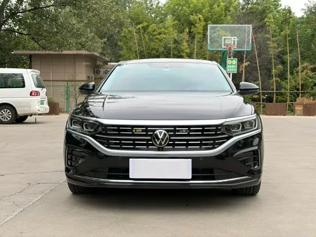 Volkswagen Passat — Фото автомобиля 2