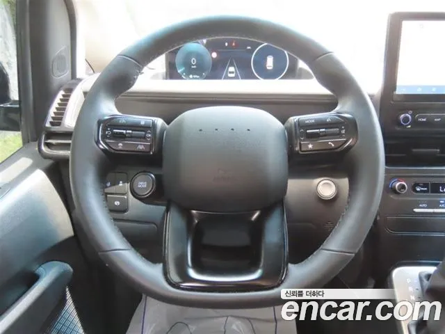 Hyundai Staria Staria (New) — Фото автомобиля 16