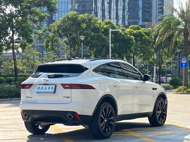 Jaguar E-PACE — Фото автомобиля 6