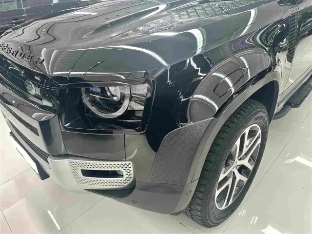 Land Rover Defender — Фото автомобиля 3