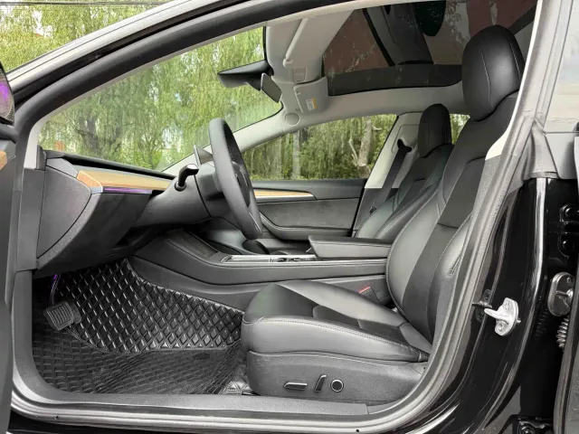 Tesla Model 3 — Фото автомобиля 11