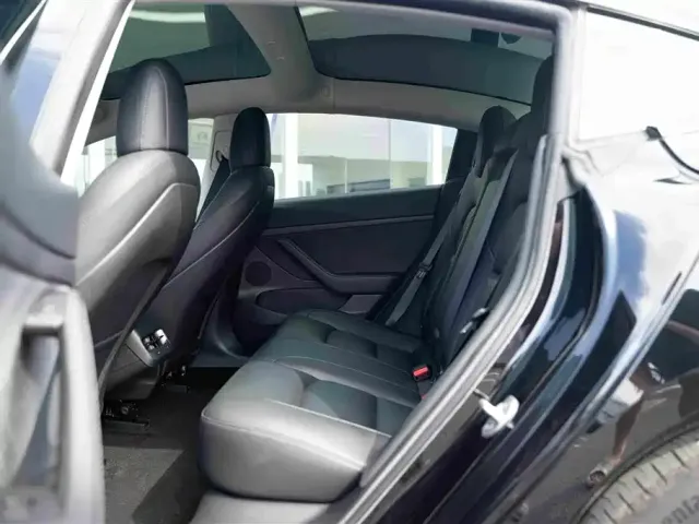 Tesla Model 3 — Фото автомобиля 16