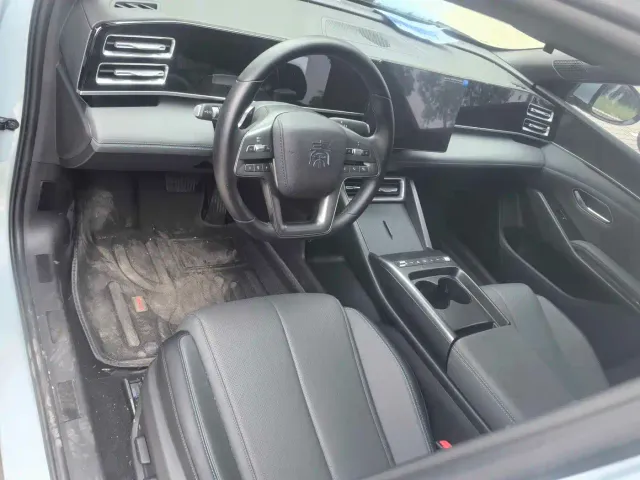 BYD Qin L — Фото автомобиля 9