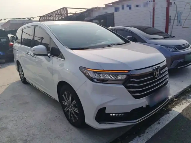 Honda Odyssey 2024 2.0L e:HEV Sharp·Comfort Edition — Фото автомобиля 3