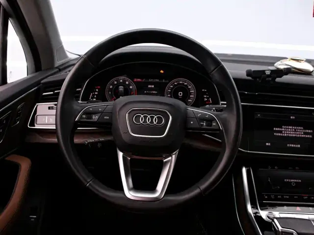 Audi Q7 — Фото автомобиля 7