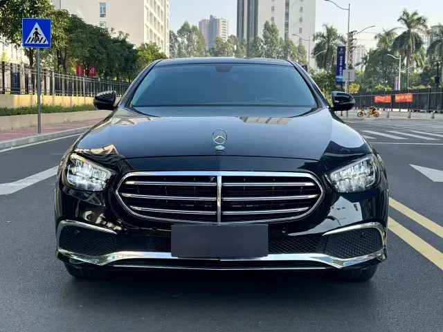 Mercedes-Benz E-Class — Фото автомобиля 2