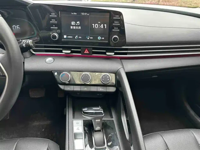 Hyundai Elantra — Фото автомобиля 5