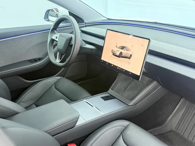 Tesla Model 3 — Фото автомобиля 14