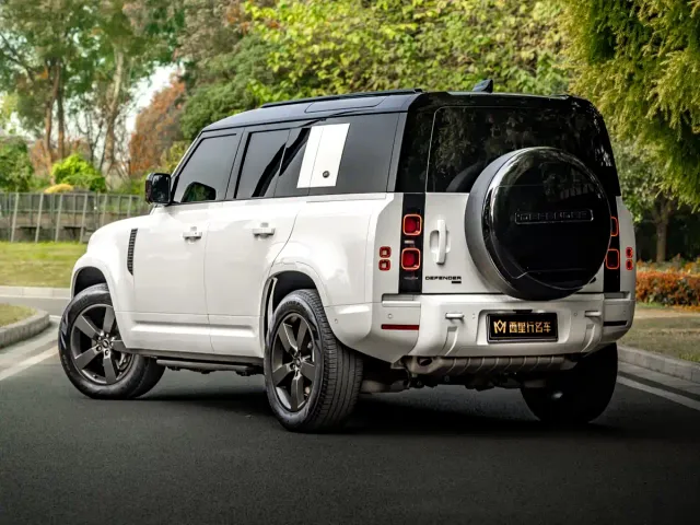 Land Rover Defender — Фото автомобиля 5