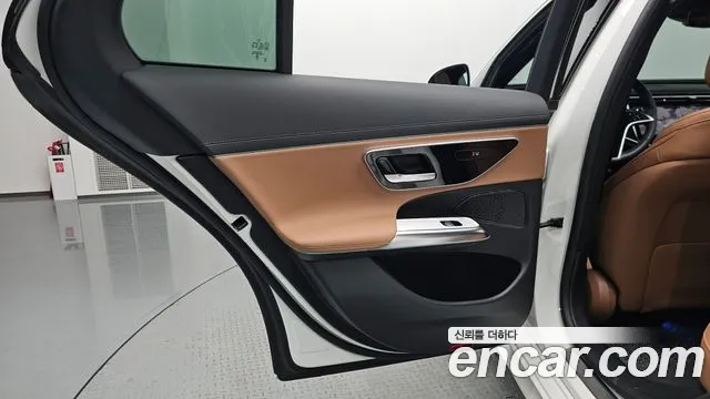 Mercedes-Benz E-Class — Фото автомобиля 24