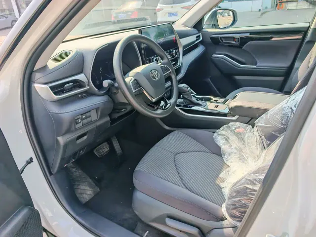 Toyota Highlander — Фото автомобиля 8
