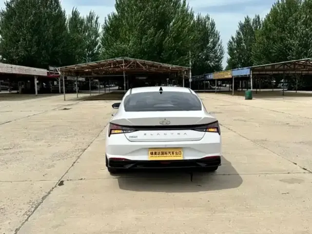 Hyundai Elantra 2022 1.5L CVT LUX Premium Edition — Фото автомобиля 6