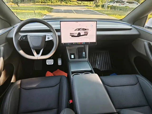 Tesla Model Y — Фото автомобиля 6
