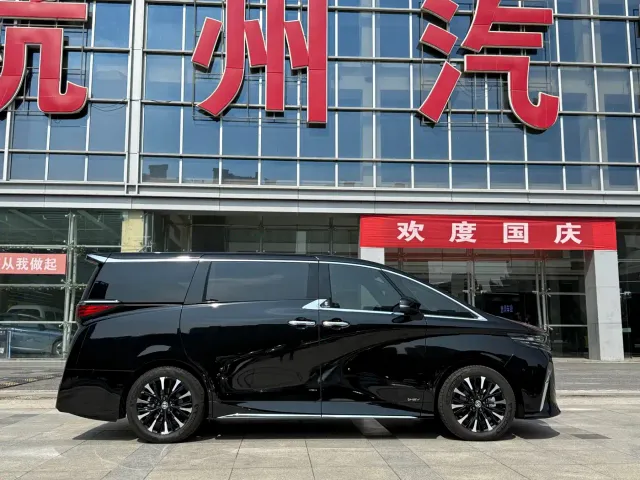Toyota Alphard — Фото автомобиля 6
