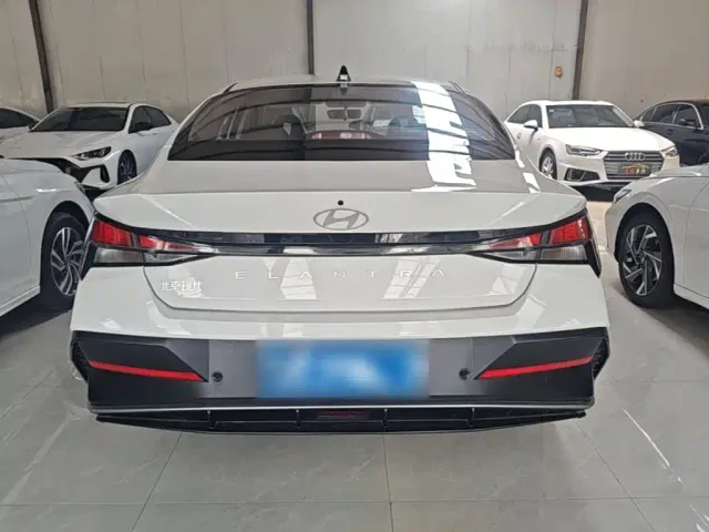 Hyundai Elantra — Фото автомобиля 5