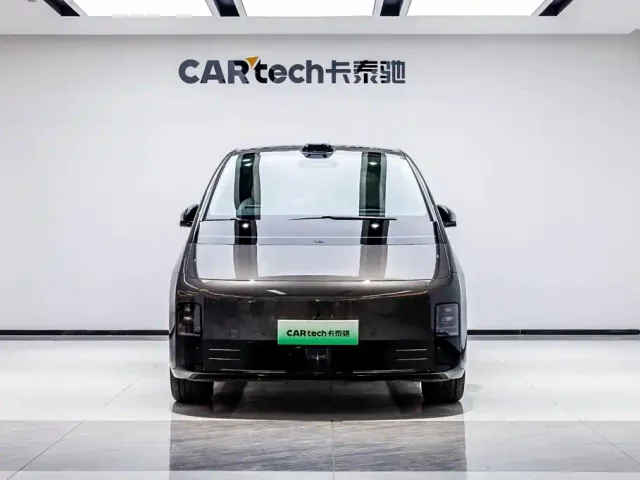 Li Auto MEGA — Фото автомобиля 2