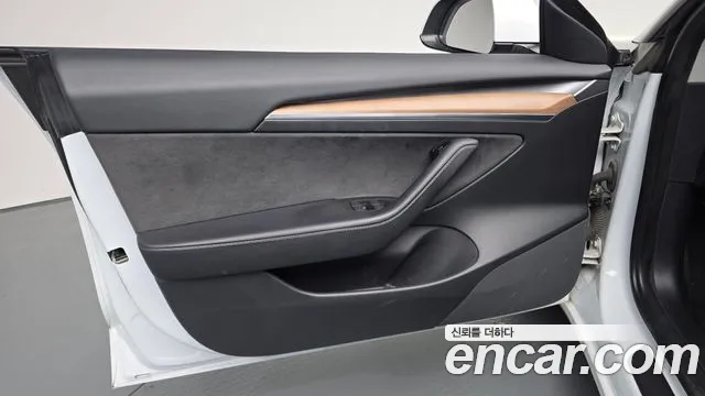 Tesla Model 3 — Фото автомобиля 13