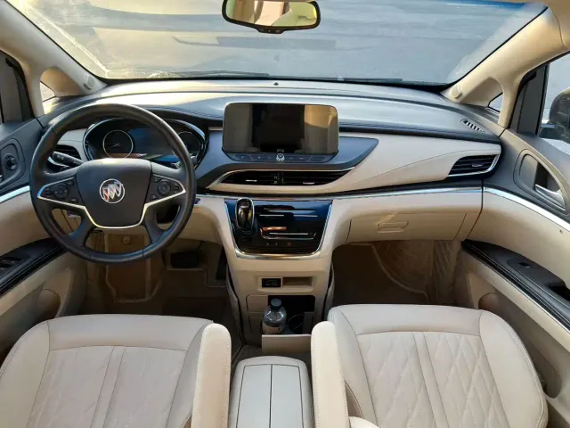 Buick GL8 — Фото автомобиля 4