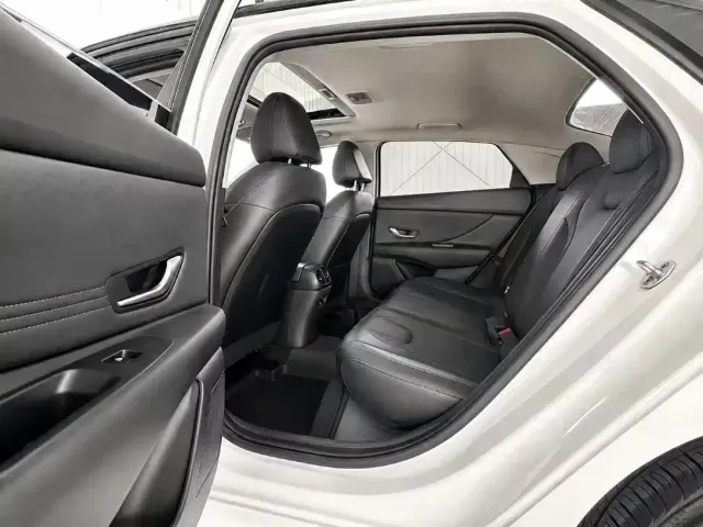 Hyundai Elantra — Фото автомобиля 13