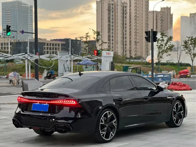 Audi A7L — Фото автомобиля 9