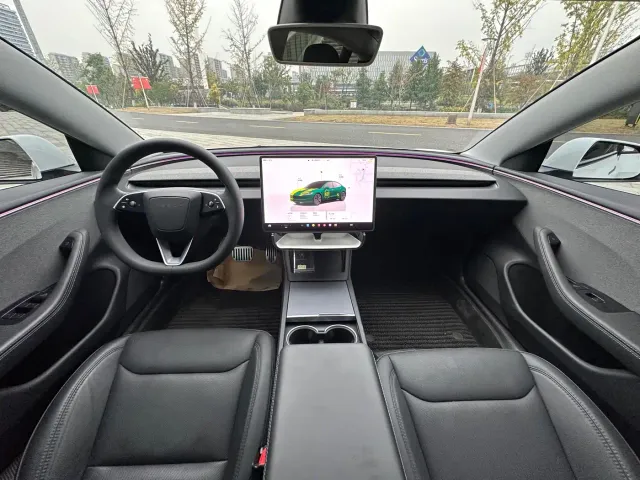 Tesla Model 3 — Фото автомобиля 8