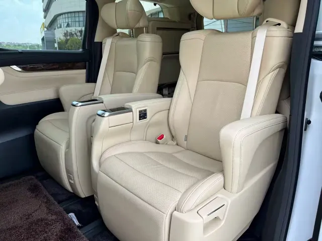 Toyota Alphard — Фото автомобиля 8