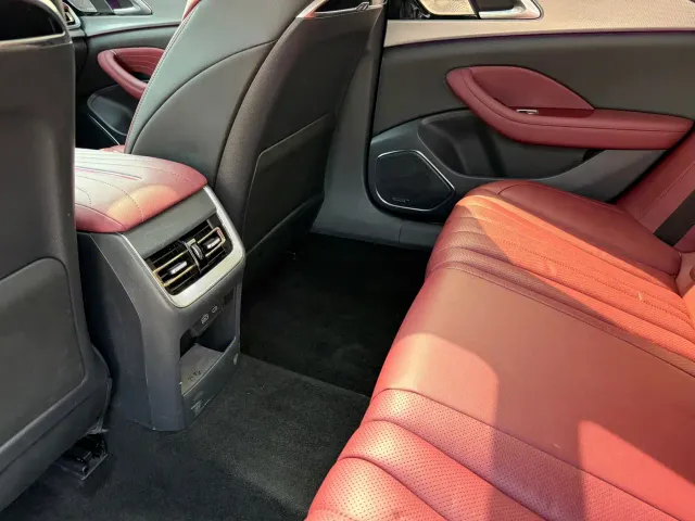 Hongqi H5 — Фото автомобиля 12